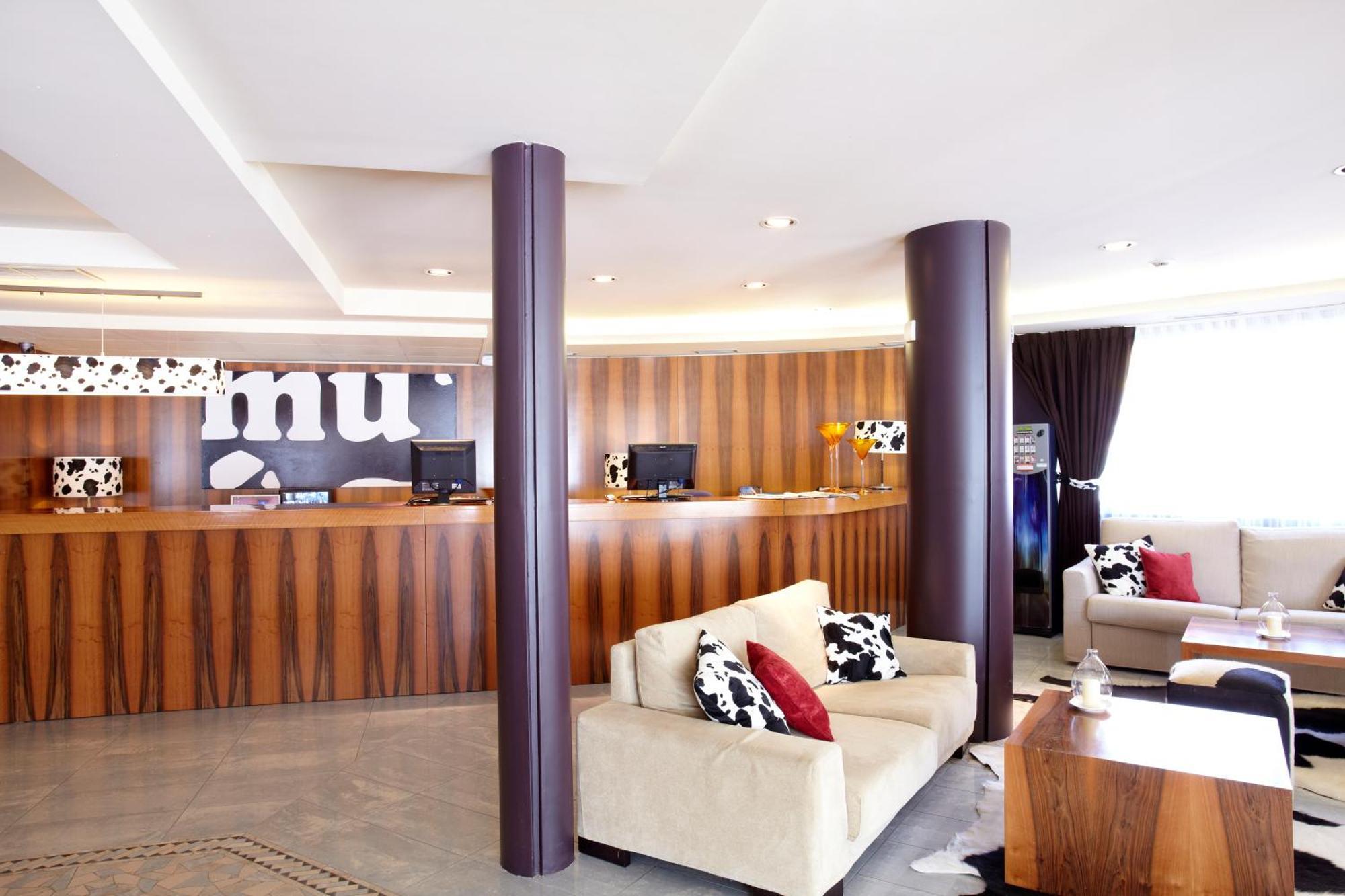 Hotel Mu La Cortinada Esterno foto