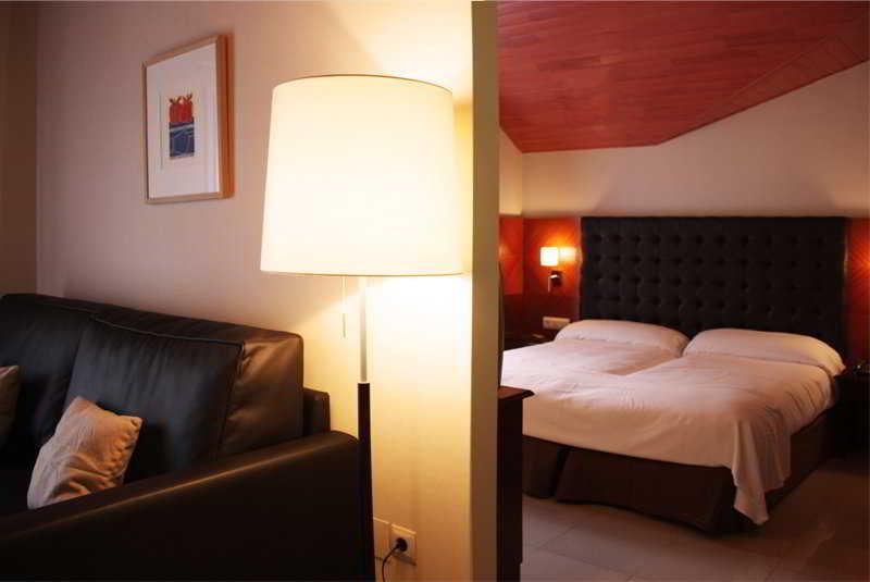 Hotel Mu La Cortinada Esterno foto