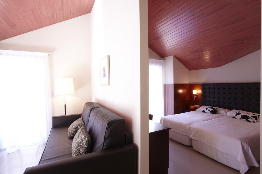 Hotel Mu La Cortinada Esterno foto