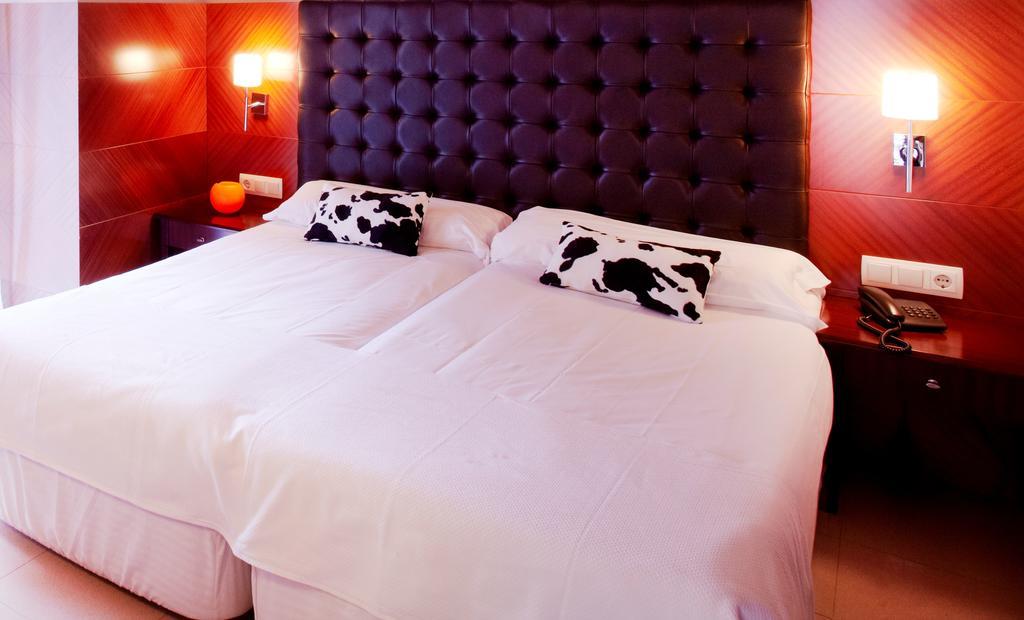 Hotel Mu La Cortinada Esterno foto
